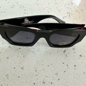 Anine Bing sunglasses. Style: Indio